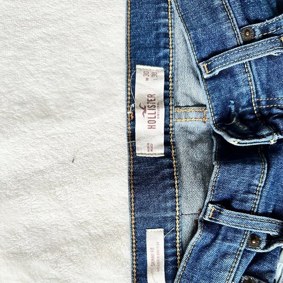 Hollister Medium Wash Jeans - Picture 2 of 2